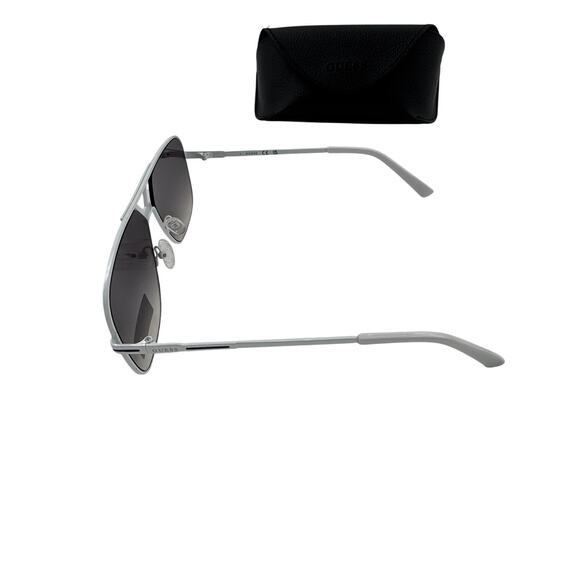 GUESG116: Guess Unisex pilot sunglasses with a white frame - Picture 2 of 4